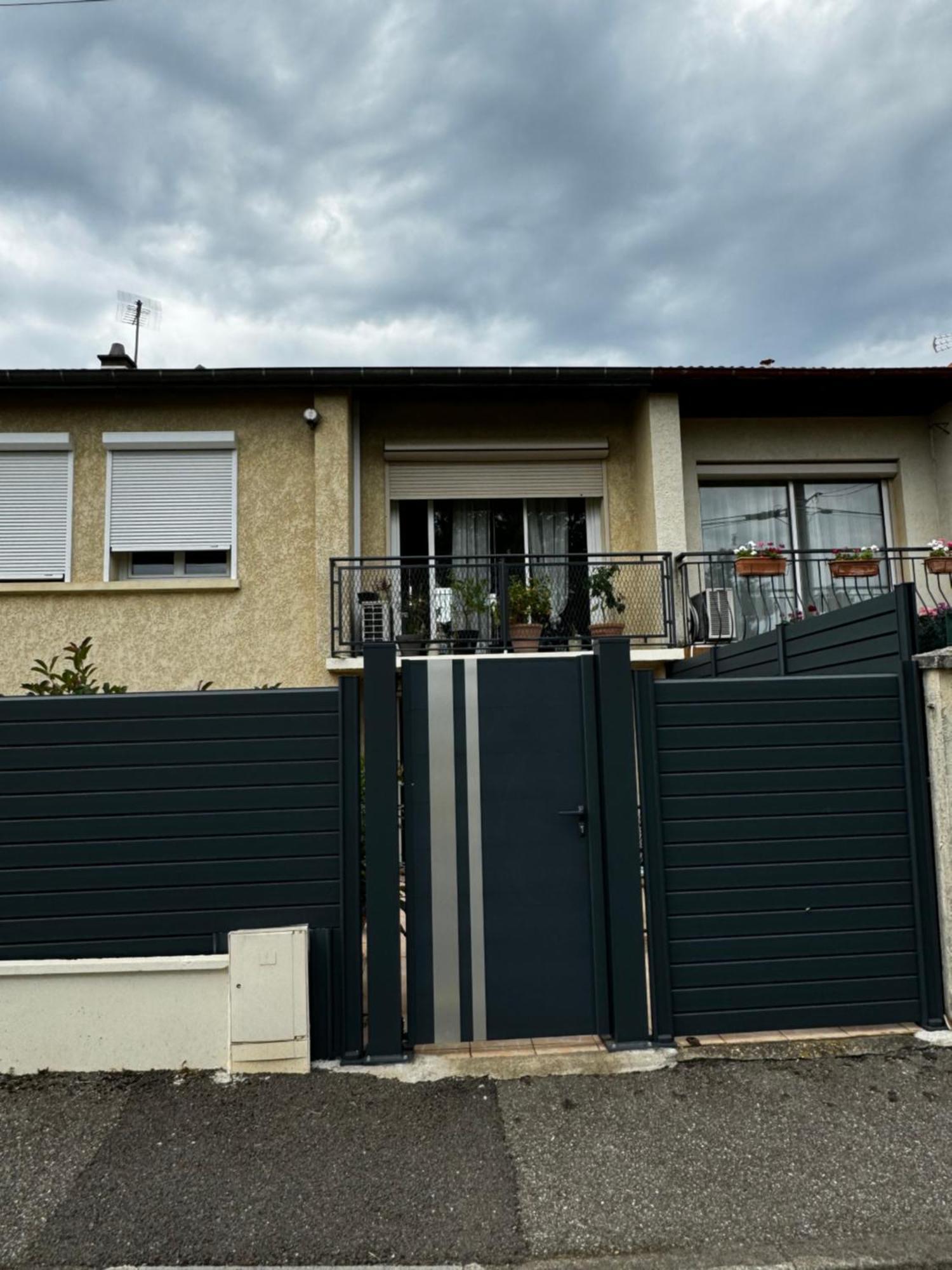 Au Calme Dans Maison En Rez De Jardin A 2,2 Kms Du Groupama Stadium Et Salle Ldlc Arena Мезье Экстерьер фото